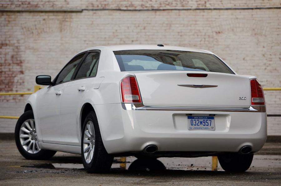  Chrysler 300C 2011 года  (фото 46 из 83)